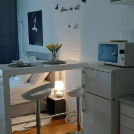 Villa Recently Renovated Five Bedroom *