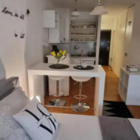 Recently Renovated Five Bedroom * Split